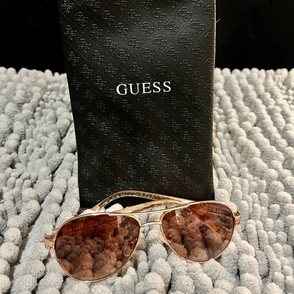 Cute rose gold Guess glasses